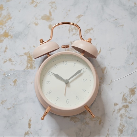 Pink clock - Picture 2 of 5